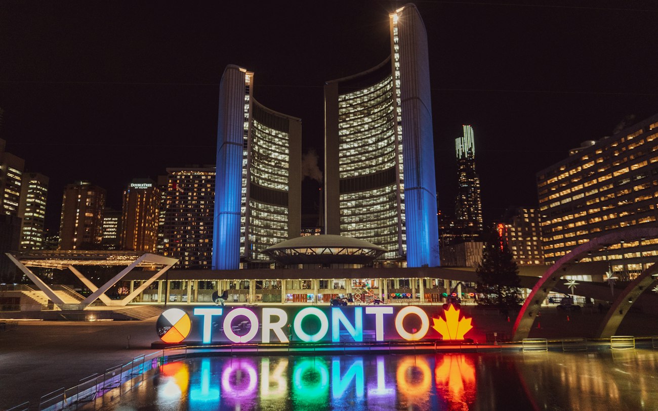 Torontoer Gebäude mit Lichtern