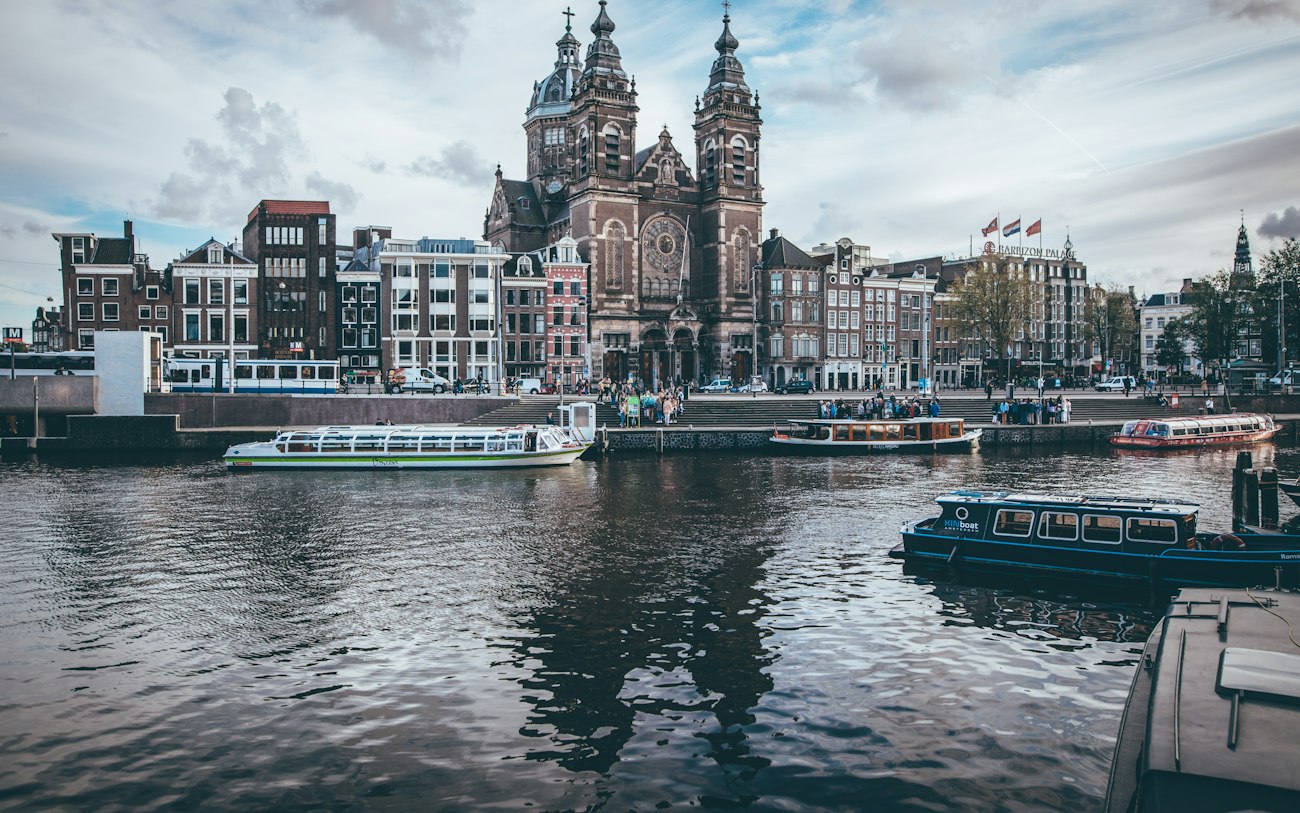 Boote auf einem Gewässer